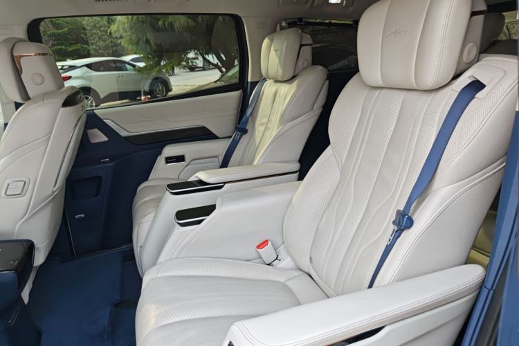 Used Buick Century 2023 2.0T Six-Seater Yinshi Edition
