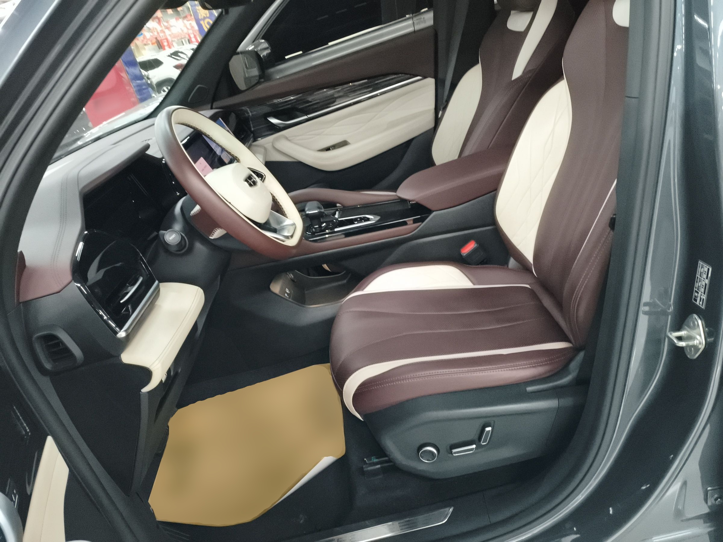 المقاعد الأمامية داخل السيارة