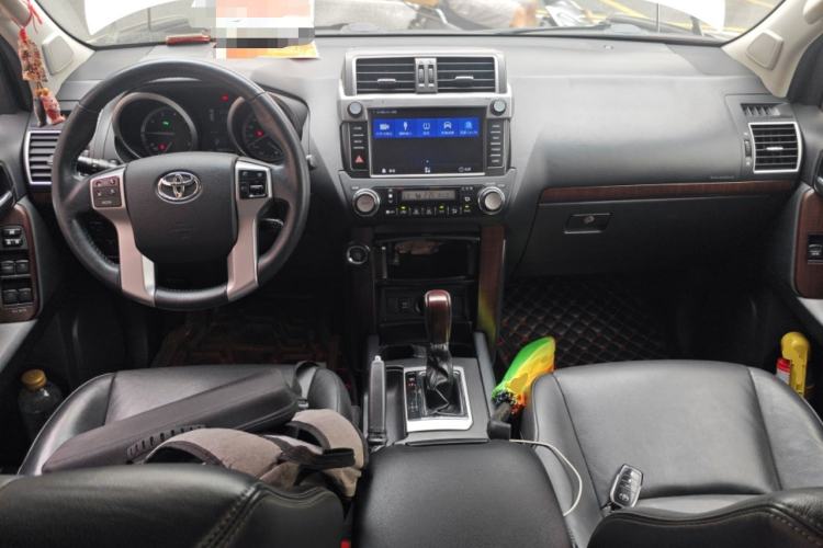 Used Toyota Prado 2016 3.5L Automatic TX-L Center Console