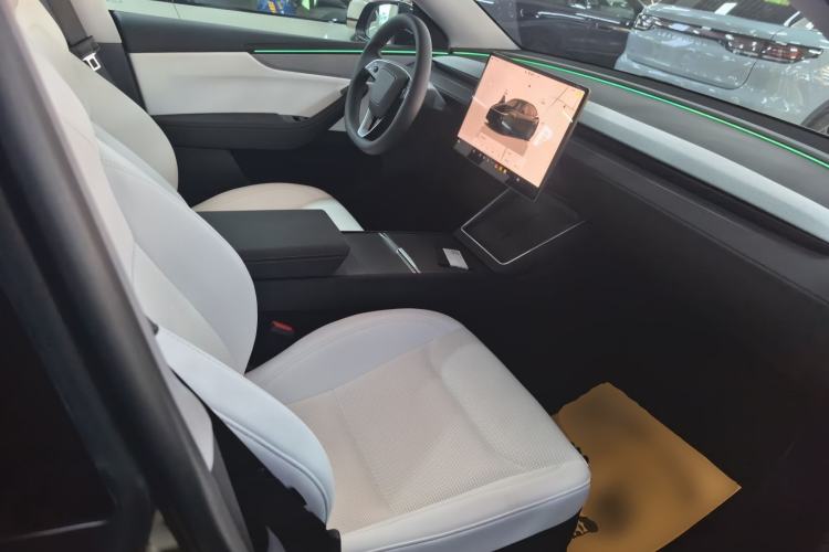 Used Tesla Model Y 2025 Rear-Wheel-Drive Version