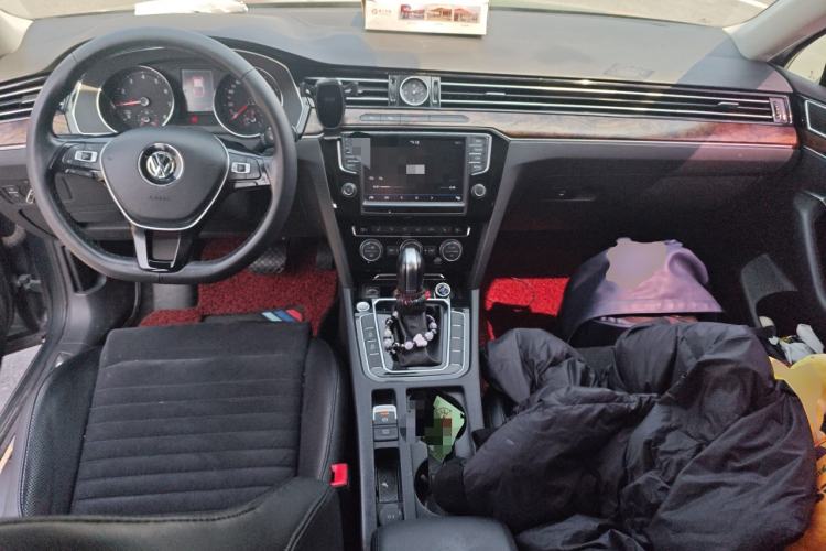 Used Volkswagen Magotan 2017 330TSI DSG Luxury Model Center Console