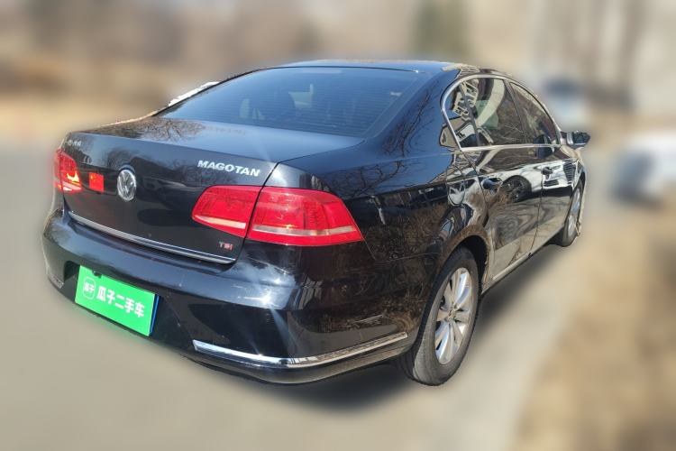 Used Volkswagen Magotan 2015 1.8TSI Luxury Model Rear Right 45 Deg