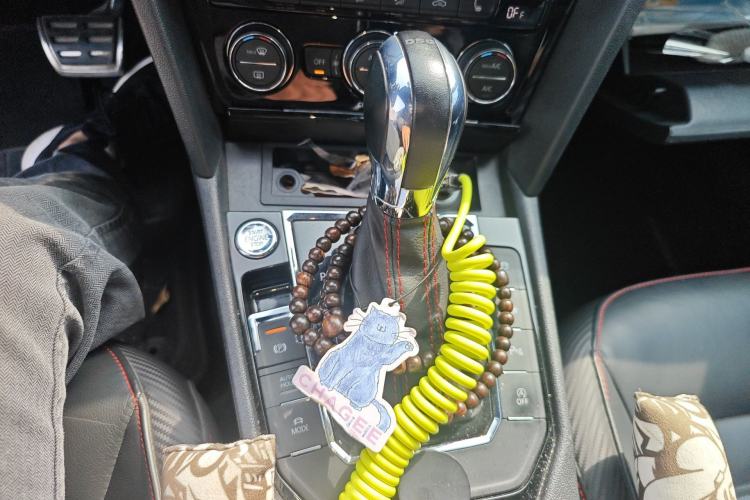 Used Volkswagen Lamando 2017 2.0T GTS Gear Lever