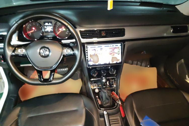 Used Volkswagen Bora 2017 1.6L Automatic Comfort Model Center Console