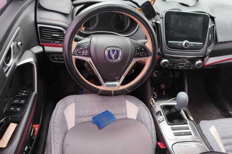 Used CHANGAN CS55 2019 1.5T Manual Colorful Model China VI Standard Interior 1