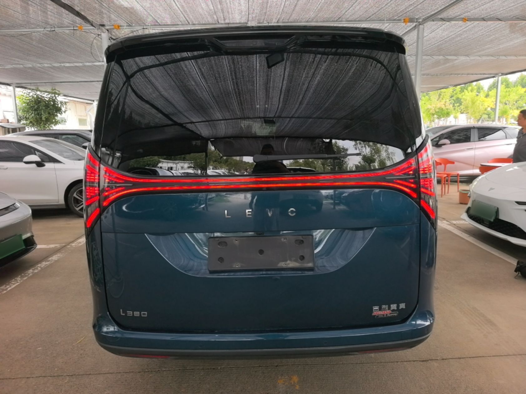 Geely Galaxy LEVC L380 2024 140-Degree 6-Seater All-Wheel-Drive Ultra — снимка 5