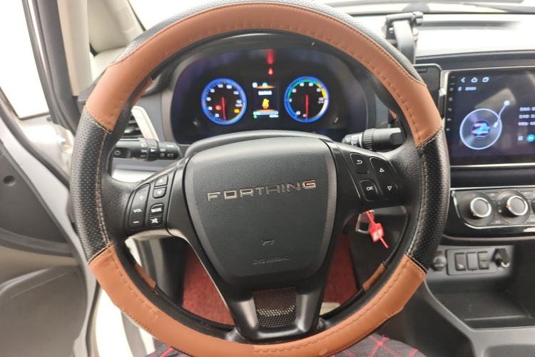 Used FORTHING Lingzhi M5 2022 Passenger Version Standard Model 7-Seater Steering Wheel