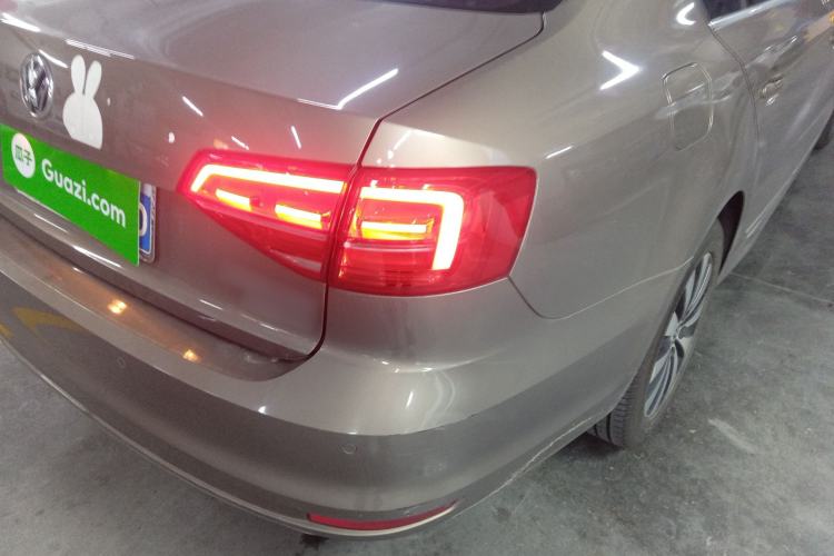 Used Volkswagen Sagitar 2017 230TSI Automatic Comfort Version
