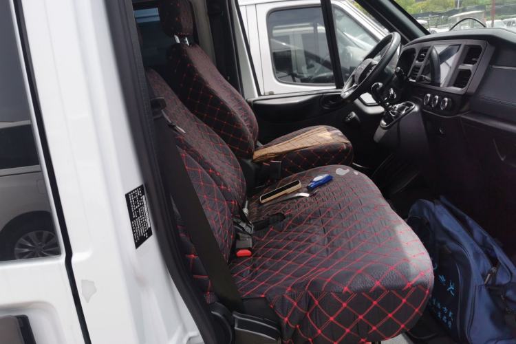 Used JMC Fushun 2023 2.0T Manual Mid-Drive Mid-Roof Commercial Multi-Purpose 7-Seater Passenger Vehicle