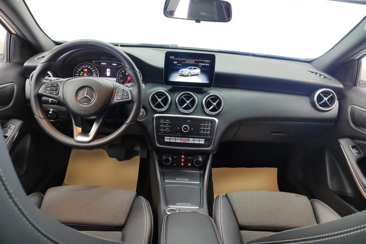 Used Mercedes-Benz A-Class 2018 A 200 Dynamic Edition Center Console