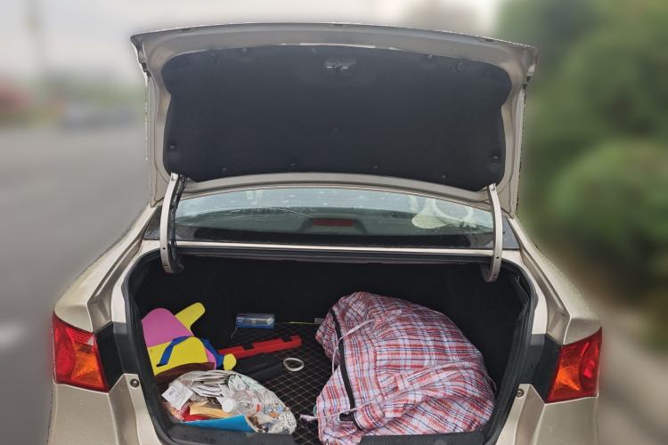 Used Roewe 350 2013 350S 1.5L Automatic Xunda Edition Trunk