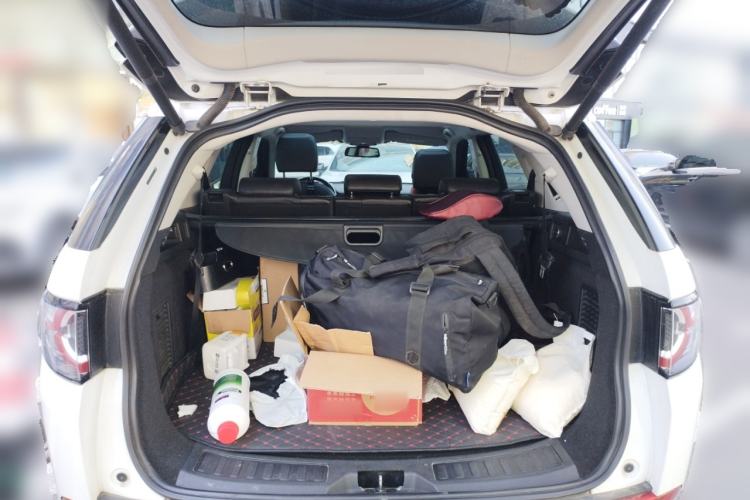 Used Land Rover Discovery Sport 2018 240 PS HSE Version Trunk