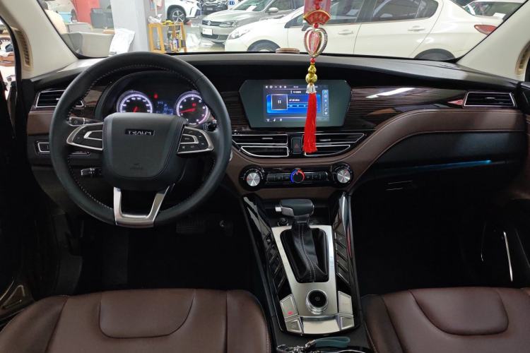 Used TRAUM S70 2018 1.5T Automatic Comfort Model 7 Seats Center Console