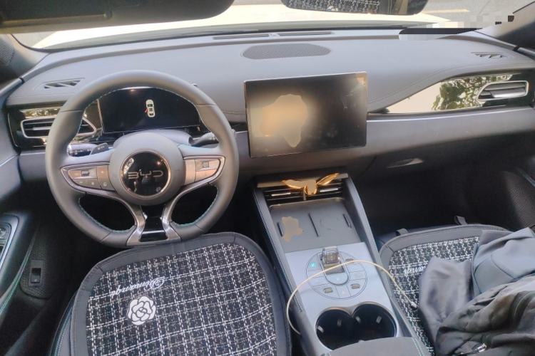 Used BYD Seal 06 New Energy 2025 DM-i Smart Drive 120KM Prestige Model Center Console