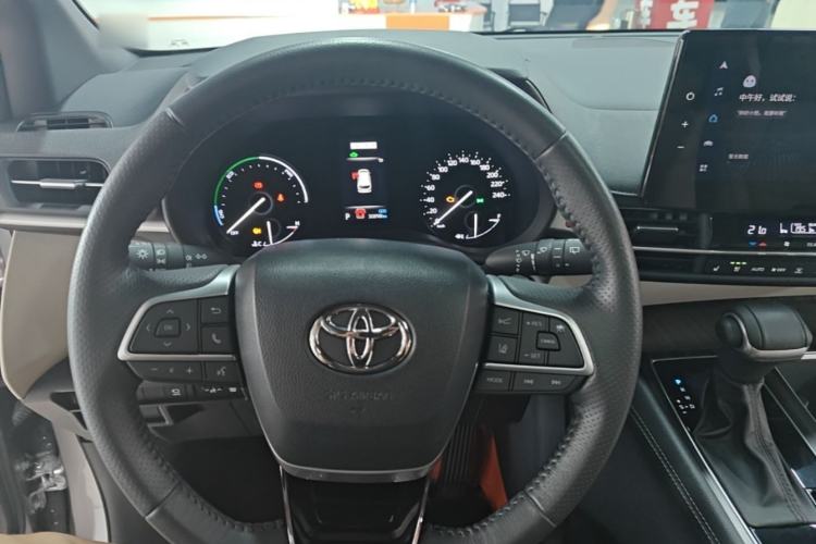 Used Toyota SIENNA 2023 2.5L Hybrid Deluxe Edition
