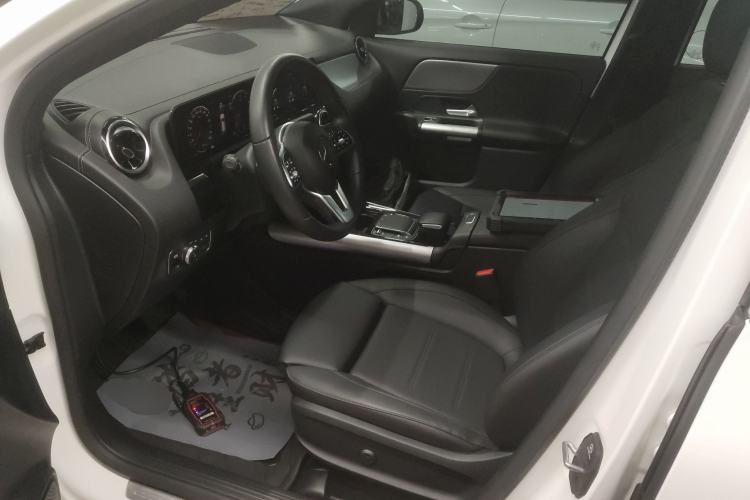 Used Mercedes-Benz GLA 2023 Facelifted GLA 200 Driver Seat