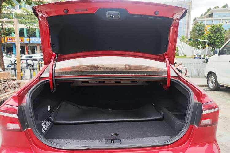 Used Roewe i6 New Energy 2017 45T Hybrid Connect & Smart Enjoyment Edition