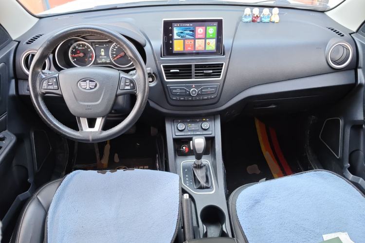 Used Bestune X40 2017 1.6L Automatic Prestige Edition Center Console