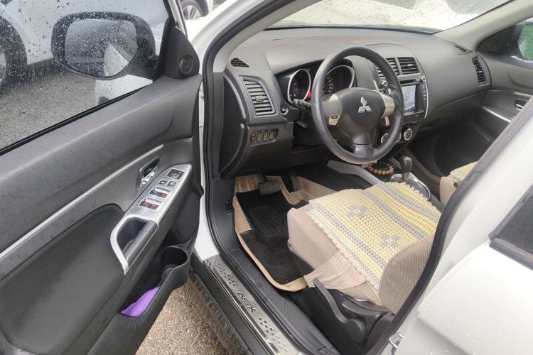 Used Mitsubishi ASX 2013 2.0L CVT Two-Wheel Drive Elite Edition Driver Seat