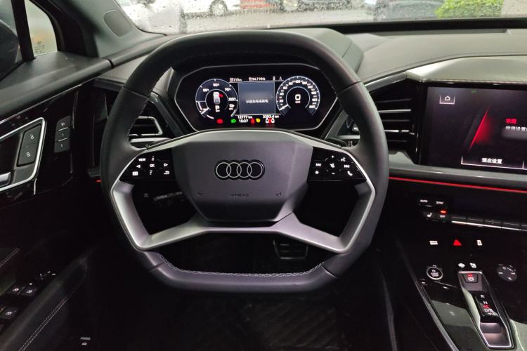 Used Audi Q4 e-tron 2024 40 e-tron Boundary Edition in Midnight Blue Steering Wheel