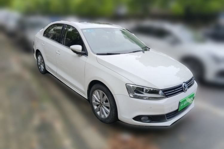 Used Volkswagen Sagitar 2014 1.4TSI Automatic Luxury Model Front Right 45 Deg