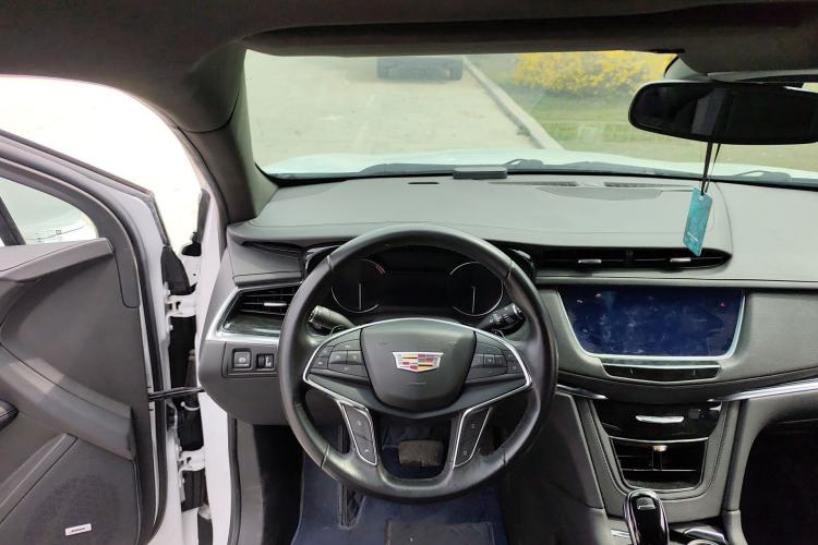 Used Cadillac XT5 2022 2.0T Two-Wheel Drive Luxury Version Steering Wheel