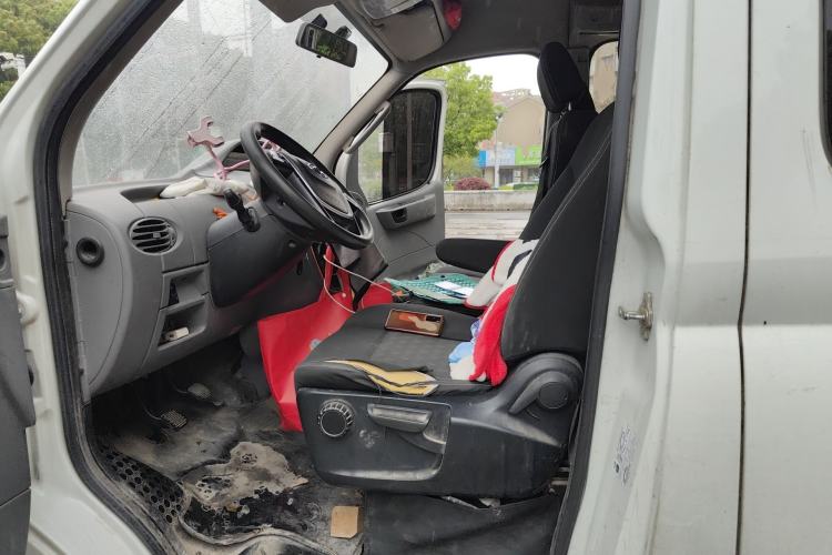 Used SAIC MAXUS Xintu V80 2021 2.0T Manual Classic Aoyuntong Short Wheelbase Mid-Roof 5/6-Seater Left Front Seat