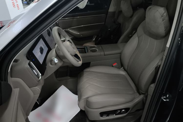 Used Hima AITO M8 2025 Model Pure Electric Max+ Six-Seat Four-Wheel-Drive Version