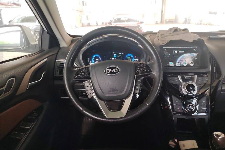 Used BYD Qin New Energy 2015 1.5T Dual-Crown Flagship Plus Edition
