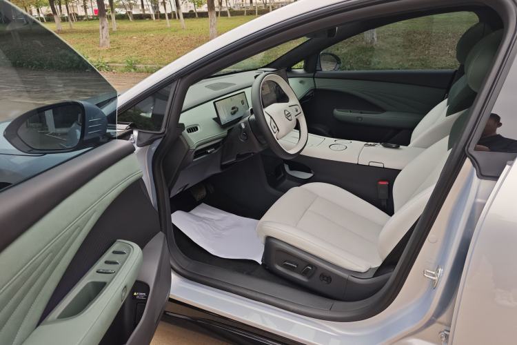 Used Nissan N7 2025 625 Max Interior 1