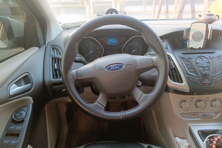 Used Ford Focus 2012 Sedan 1.6L Manual Comfort Model
