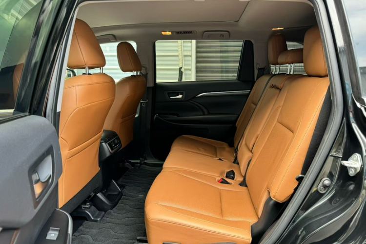 Used Toyota Highlander 2018 2.0T Four-Wheel Drive Knight Edition 7 Seats China VI Standard
