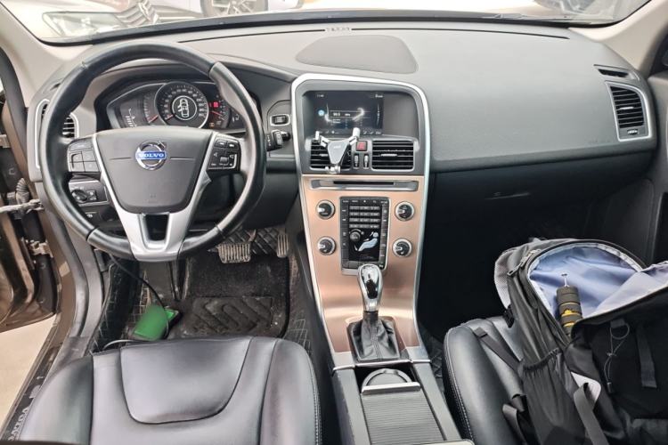 Used Volvo XC60 2015 T5 Smart Upgrade Model Center Console