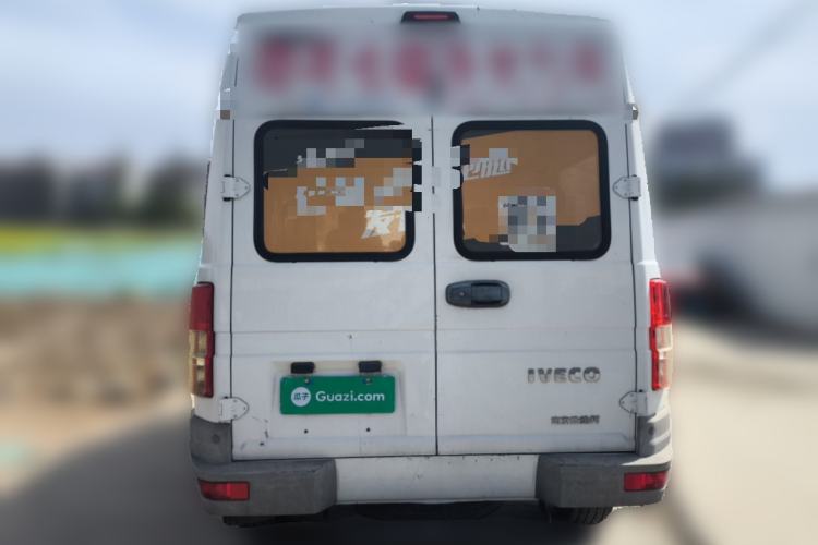 Used Iveco Daily 2017 2.5T A35 Passenger Van 5-7 Seats Model 47Z5
