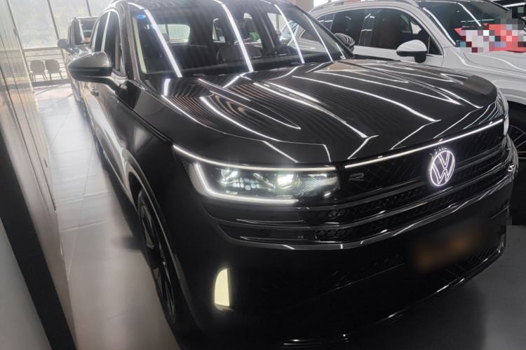 Used Volkswagen Tavendor 2024 380TSI All-Wheel Drive R-Line Blacklight Knight Edition Front Right 45 Deg