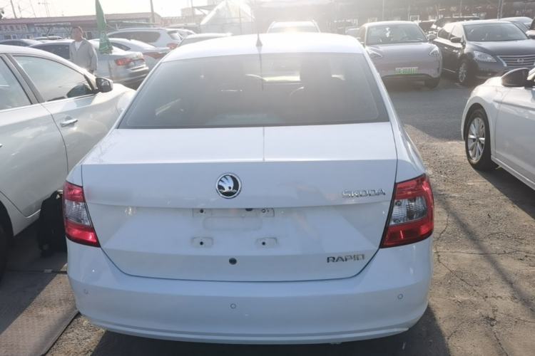 Used Skoda Rapid 2015 1.6L Automatic Smart Selection Model
