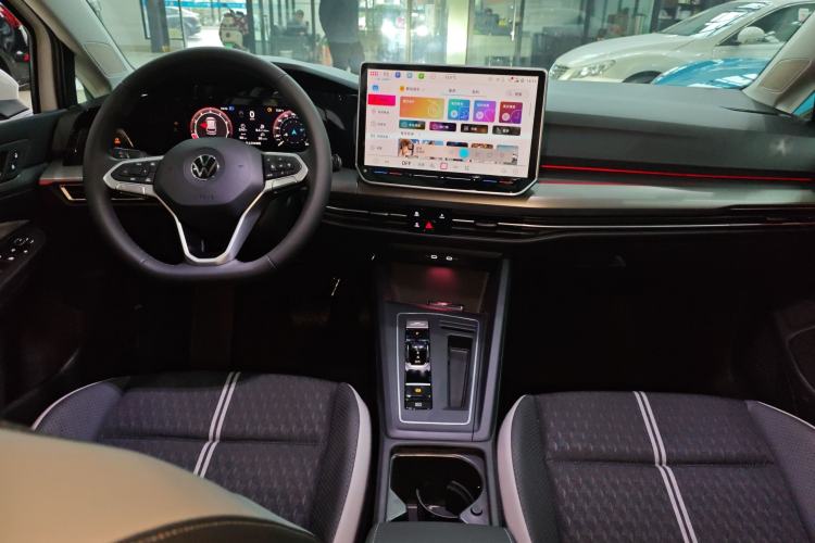 Used Volkswagen Golf 2026 300TSI Pro
