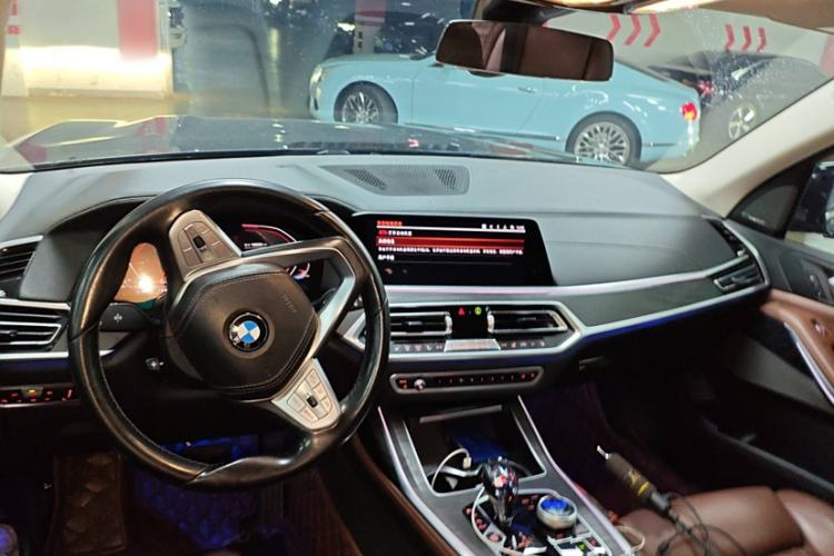 Used BMW X7 2020 xDrive40i Luxury Package with Leading Features