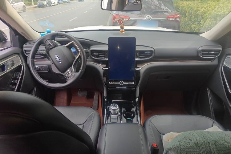 Used Ford Explorer 2020 EcoBoost 285 4x4 Titanium Edition 7-Seater Center Console