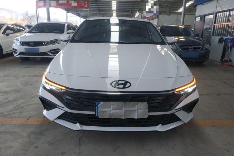 Used Hyundai Elantra 2023 1.5L CVT LUX Prestige Edition
