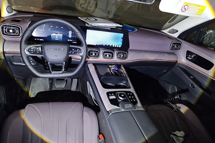 Used Chery Tiggo 9 C-DM 2025 1.5T 106KM Ultra-Comfort Version 7 Seats Lithium Iron Phosphate Center Console