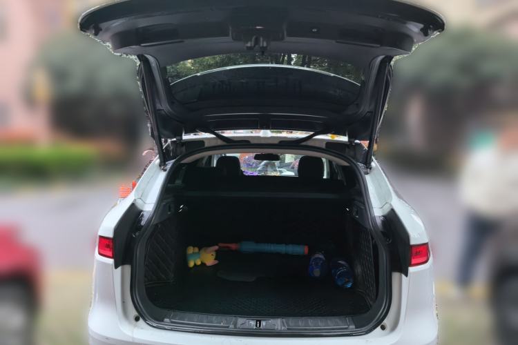 Used Jaguar F-PACE 2018 2.0T Two-Wheel Drive Urban Deluxe Edition
