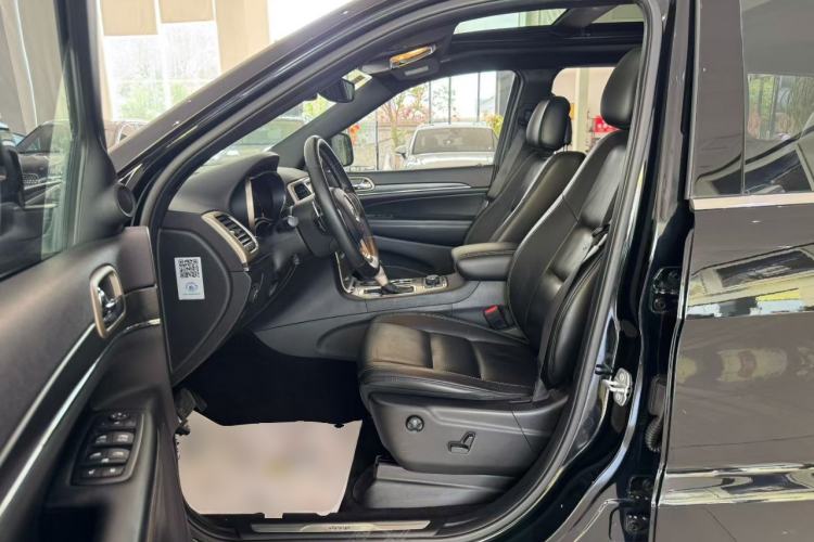 Used Jeep Grand Cherokee 2016 3.0L Comfort Navigation Edition Left Front Seat