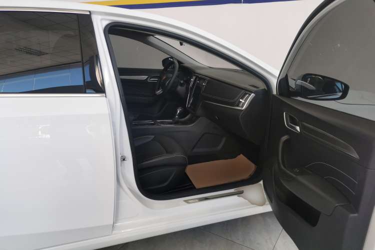 Used Roewe i6 2020 PLUS 1.6L CVT 4G Connected Glory Flagship Edition
