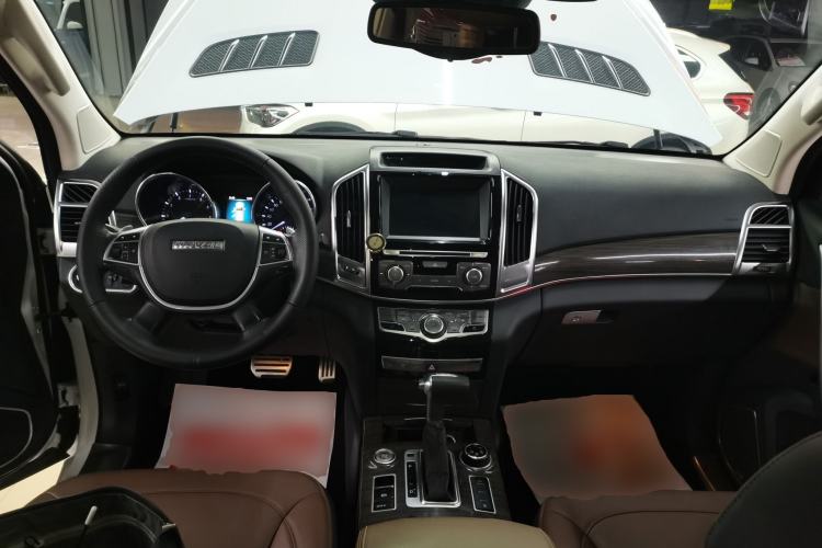 Used Haval H9 2016 2.0T Four-Wheel Drive Luxury 7-Seater Center Console