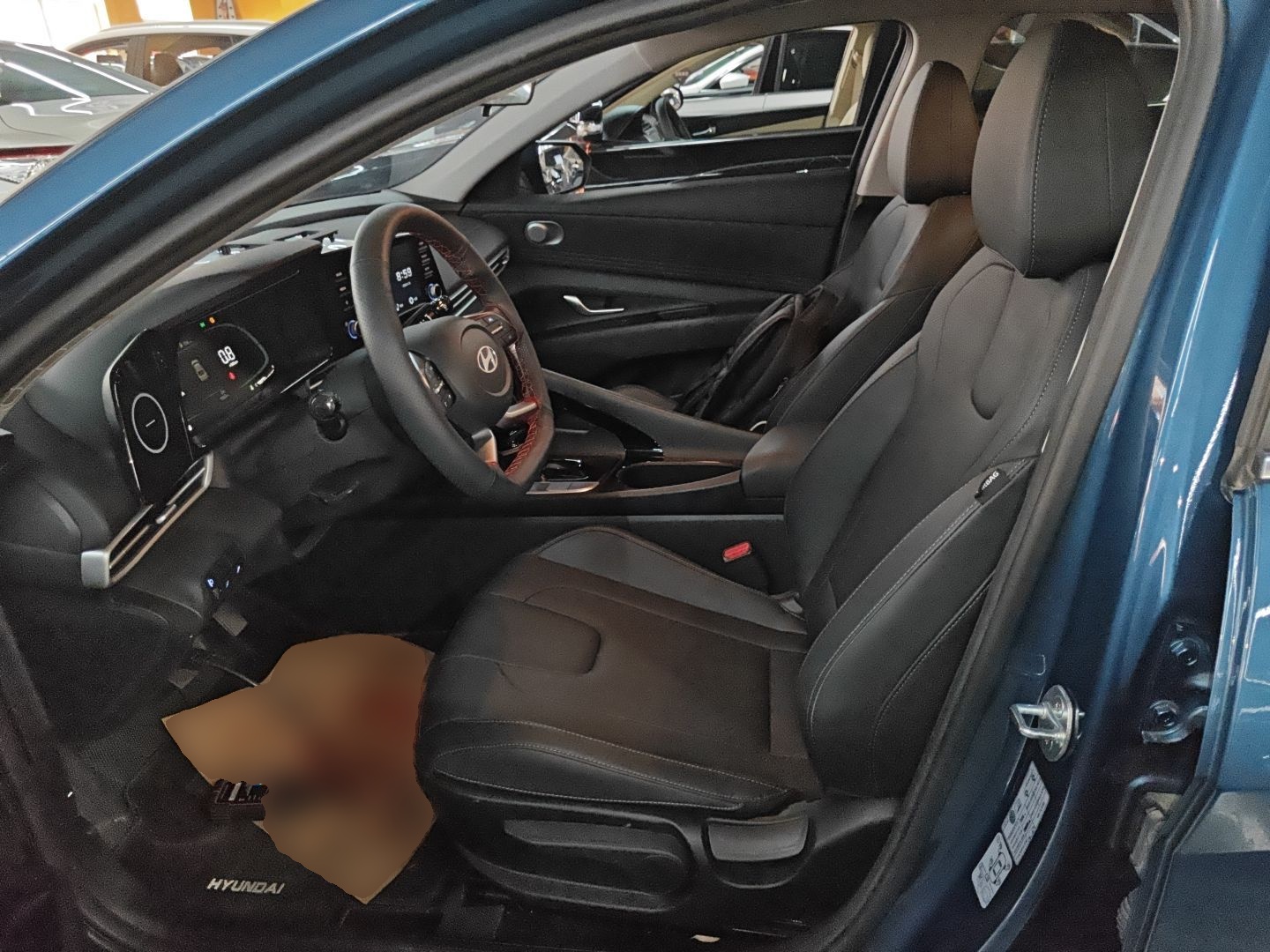 Переднее сиденье в автомобиле