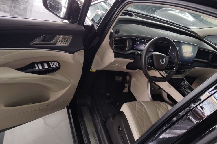 Used Denza D9 2025 DM-i Intelligent Drive 1020 Four-Wheel Drive Flagship Model
