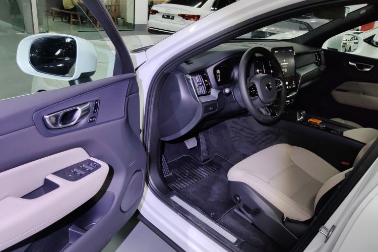 Used Volvo XC60 2026 B5 4x4 Smart Luxury Edition