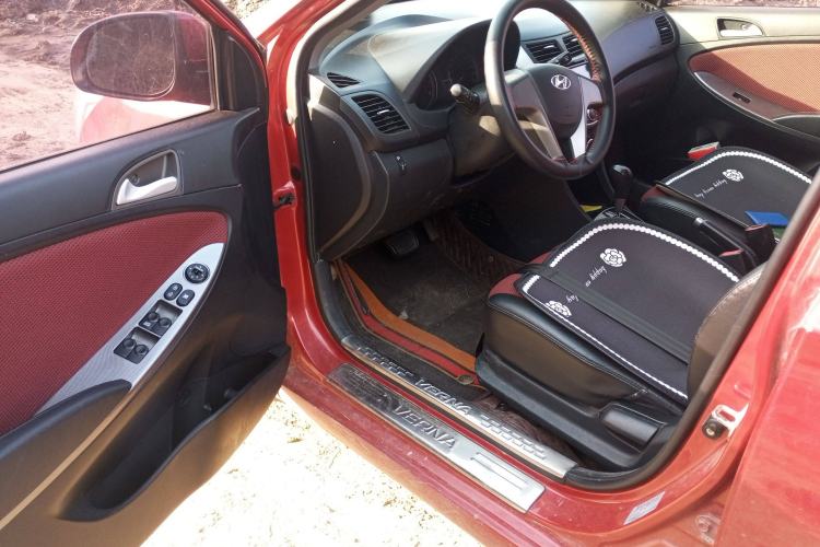 Used Hyundai Verna Ray 2016 1.4L Automatic Leading-Edge GLX