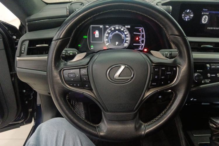 Used Lexus ES 2018 300h Premier Edition China VI Standard